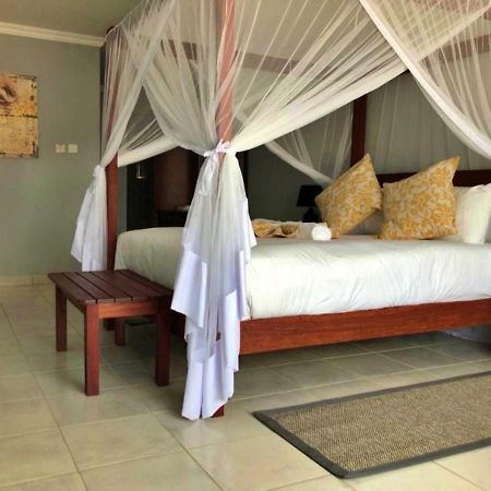 Tlou Safari Lodge Касане Екстериор снимка