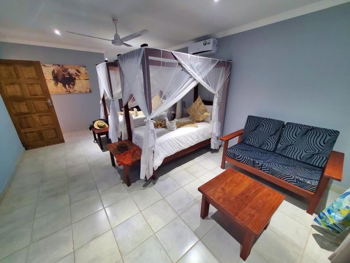 Tlou Safari Lodge Касане Екстериор снимка
