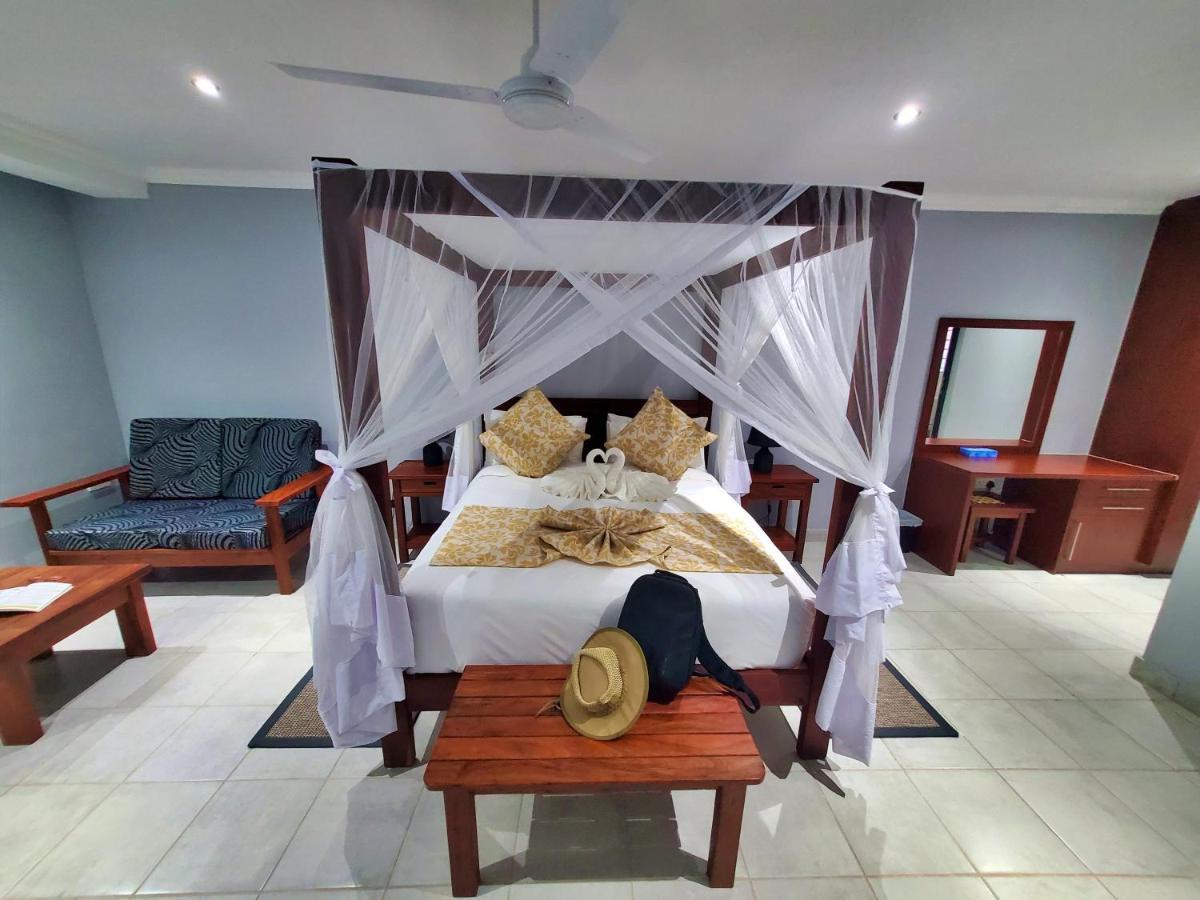 Tlou Safari Lodge Касане Екстериор снимка