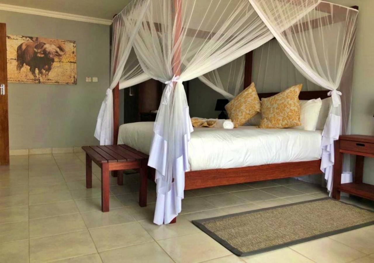 Tlou Safari Lodge Касане Екстериор снимка