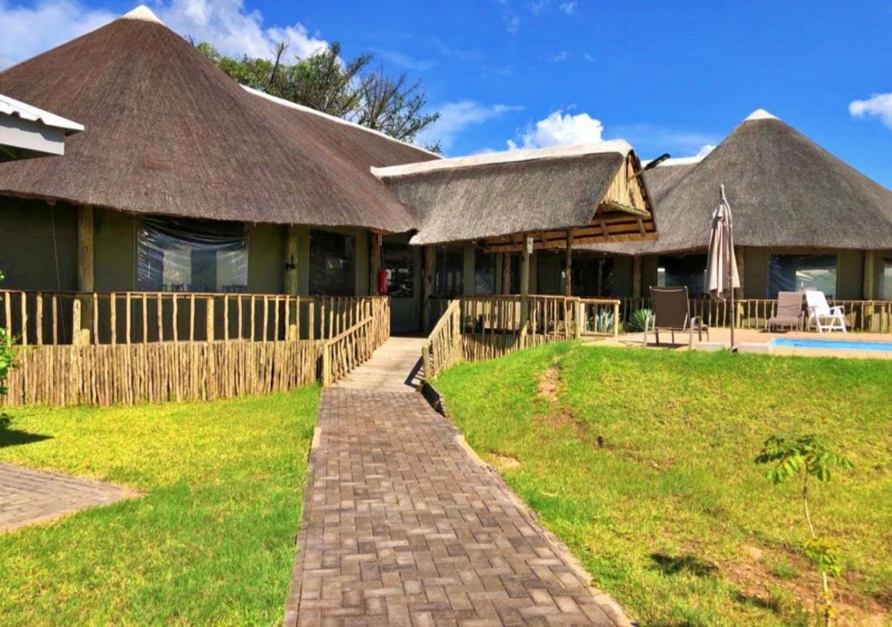 Tlou Safari Lodge Касане Екстериор снимка