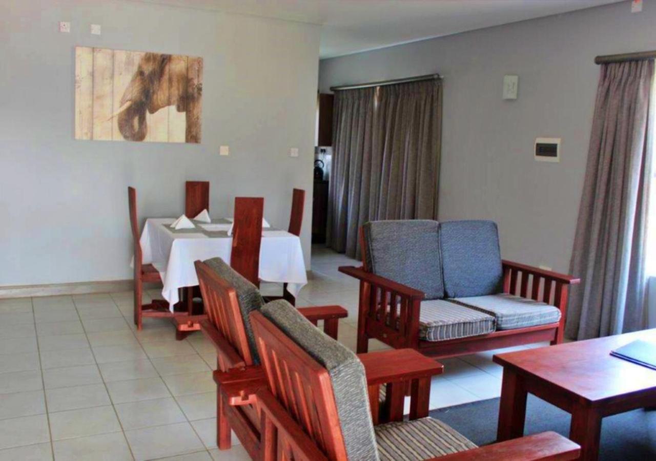 Tlou Safari Lodge Касане Екстериор снимка
