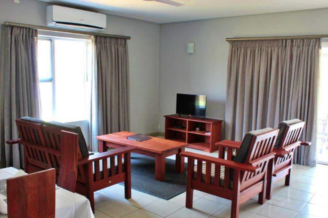 Tlou Safari Lodge Касане Екстериор снимка