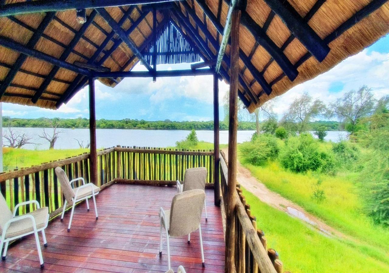 Tlou Safari Lodge Касане Екстериор снимка