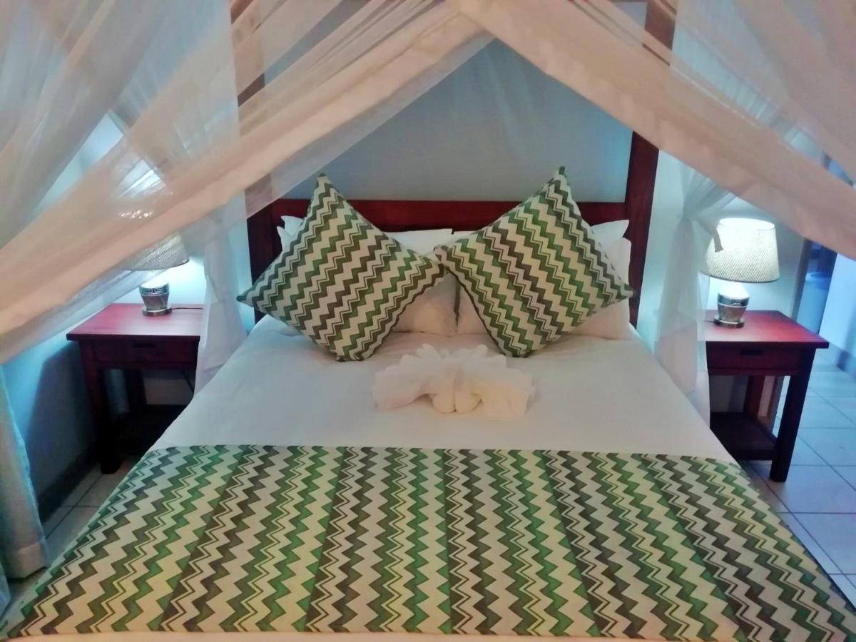 Tlou Safari Lodge Касане Екстериор снимка