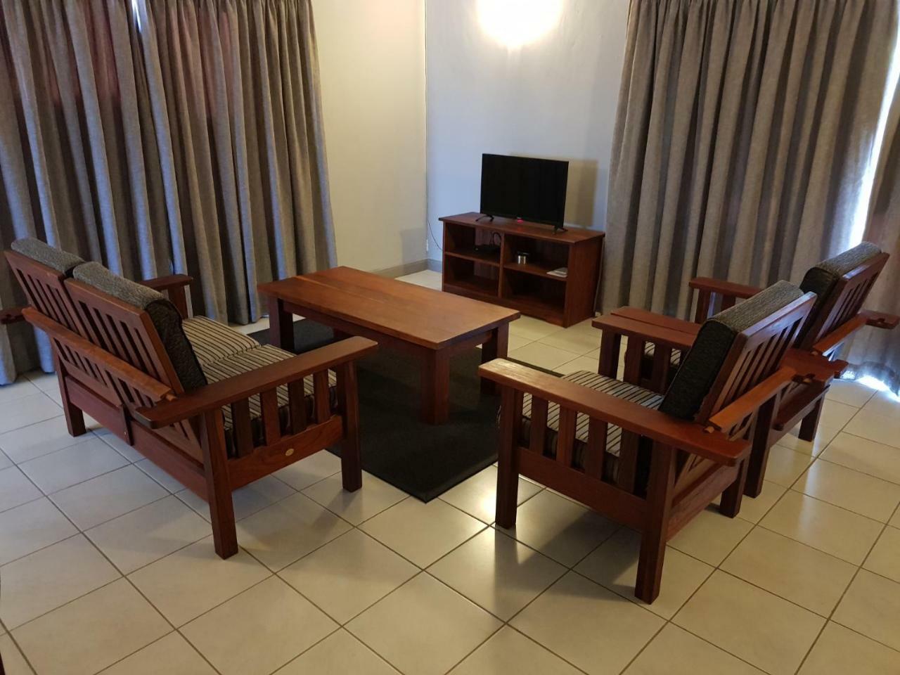 Tlou Safari Lodge Касане Екстериор снимка