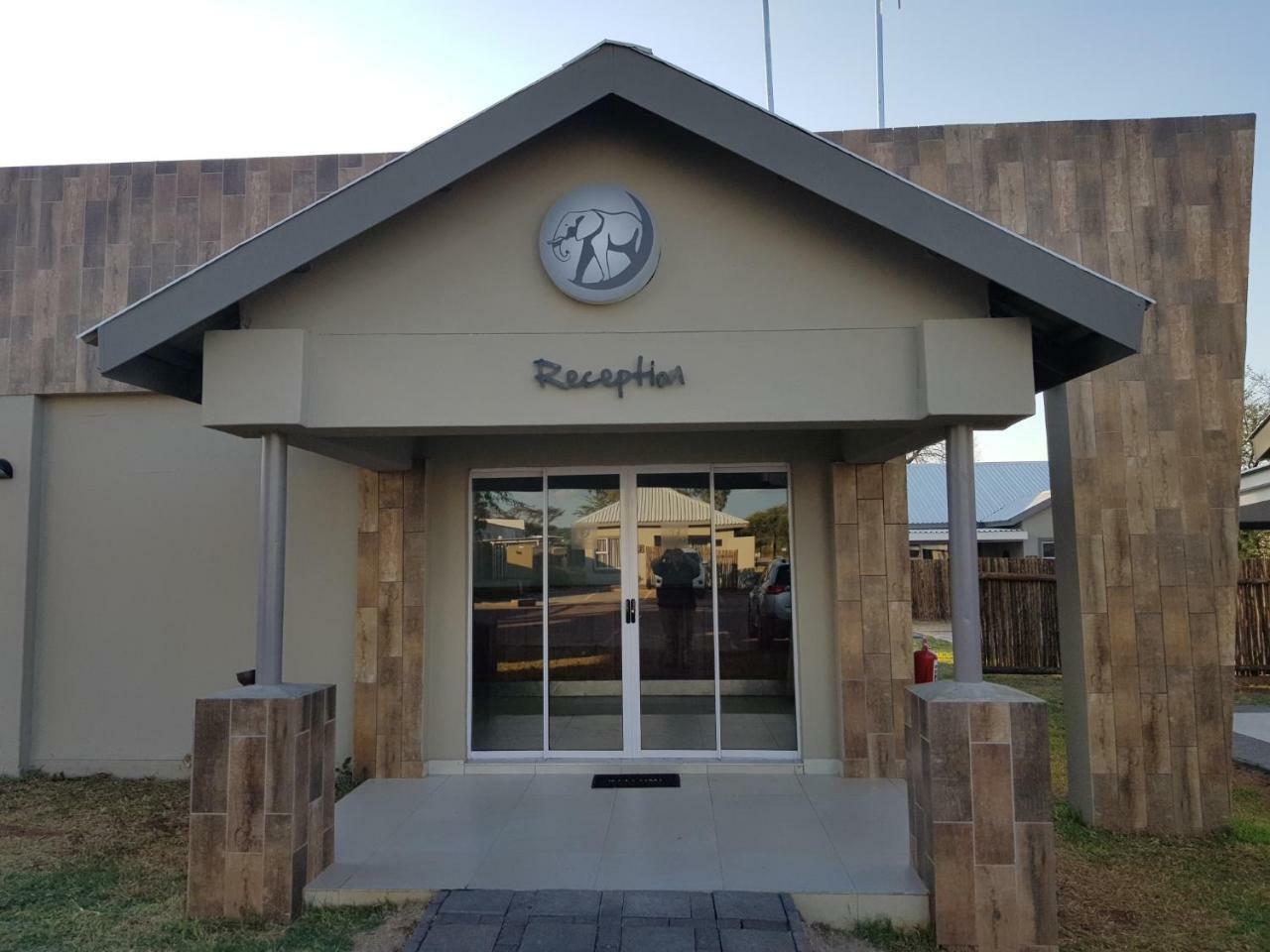 Tlou Safari Lodge Касане Екстериор снимка